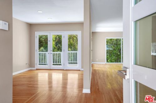 3387 Wrightwood Dr, North Hollywood, CA 91604-3939