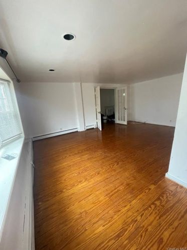 28 Clove Rd, New Rochelle NY  10801-2503 exterior