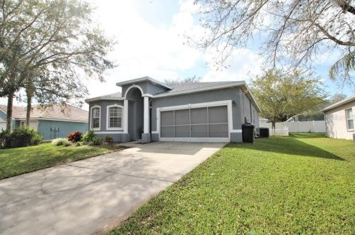 12113 Hunters Lake Dr, New Port Richey, FL 34654-1841