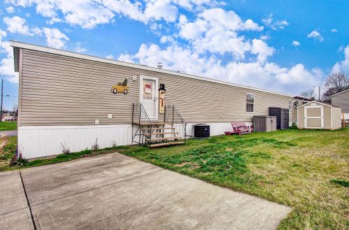 4795 Snowdrift Ln, Zanesville OH  43701-7098 exterior