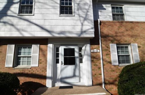 110 Parkside Dr, Airmont, NY 10901-7843