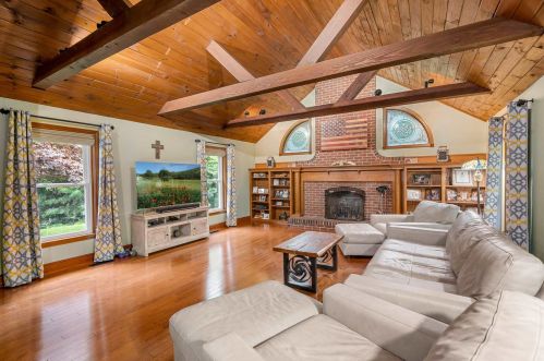 26 Deacon Ln, Hollis NH  03049-6321 exterior