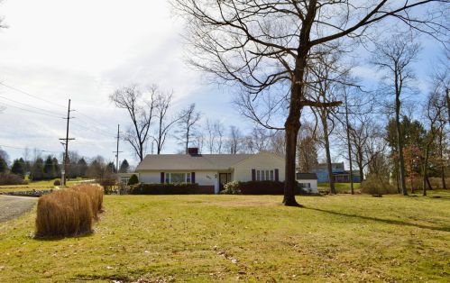 860 Club Dr, Mount Vernon, OH 43050-4738