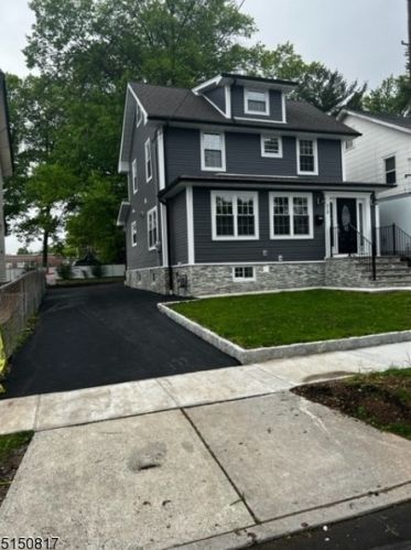 618 Walnut St, Roselle, NJ 07203-2038