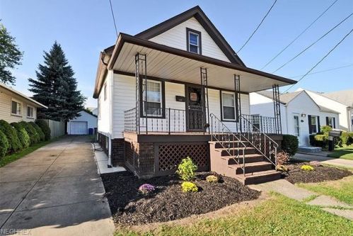 12433 Carrington Ave, Cleveland OH  44135-3746 exterior