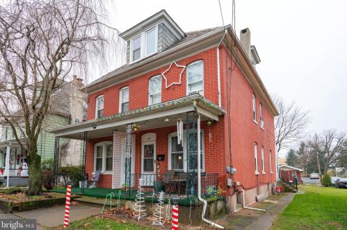 1011 Centre St, Easton, PA 18042-7341