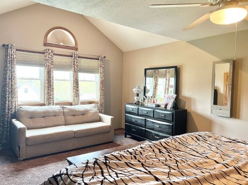 2413 Woodland Hills Dr, New Castle PA  16101-5557 exterior