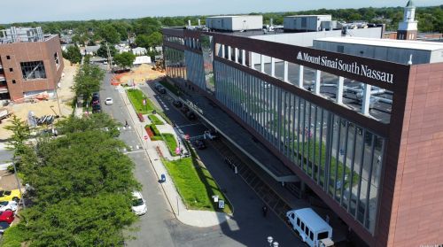 2381 Yorktown St, Rockville Centre NY  11572-1717 exterior