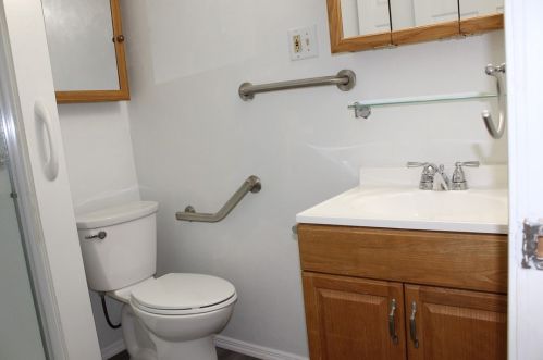 1 Nancy Dr, Jeannette PA  15644-1040 exterior