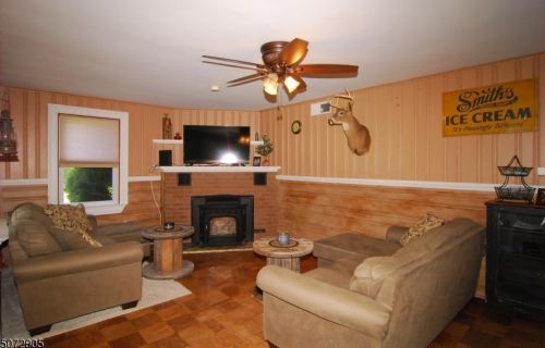 165 Belvidere Ave, Oxford NJ  07863-3010 exterior