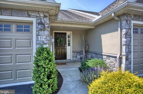 1354 Willow Creek Dr, Mount Joy, PA 17552-7230