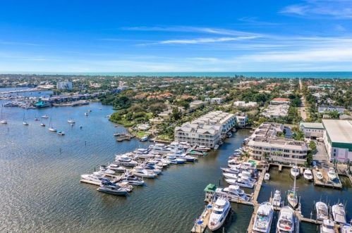 1001 10th Ave, Naples FL  34120-3649 exterior