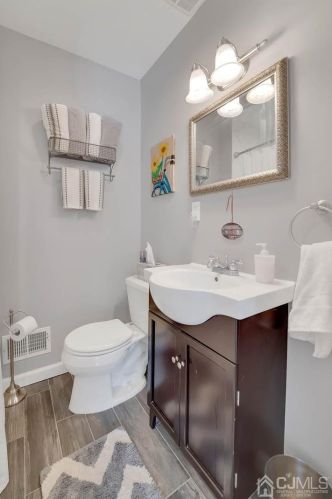 105 Madison Ave, Old Bridge NJ  08857-1339 exterior