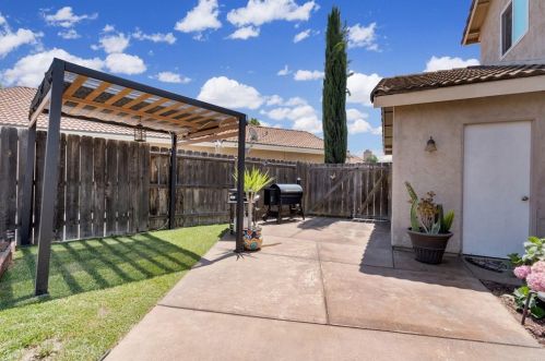 10121 Paseo Palmas Dr, Lakeside CA  92040-2342 exterior