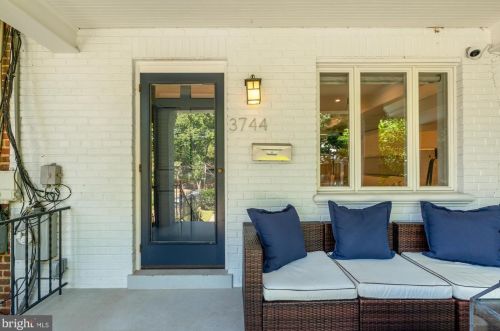 3744 W St, Washington, DC 20007-1786