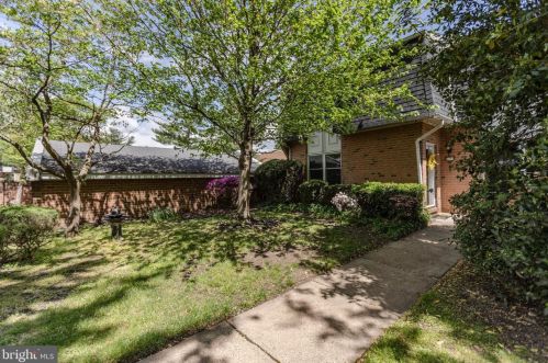 1151 Harbour Dr, Palmyra NJ 08065-2216 exterior