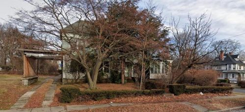 14 The Cir, New Rochelle, NY 10801-4216