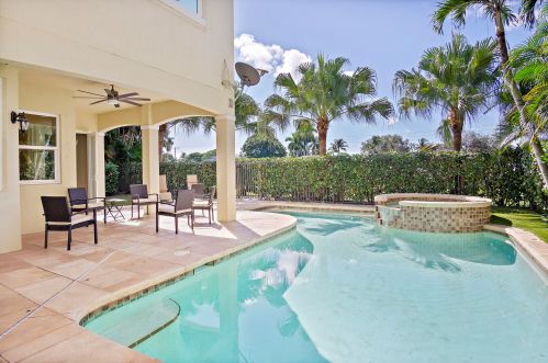 4120 Artesa Dr, Boynton Beach FL  33436-2628 exterior
