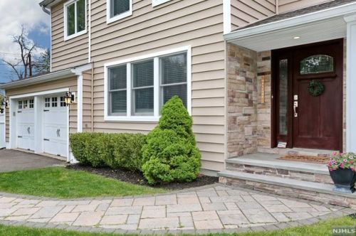 6 George St, Allendale, NJ 07401-1427