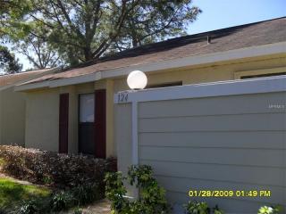 124 Pine Island Cir, Kissimmee FL  34743-8170 exterior