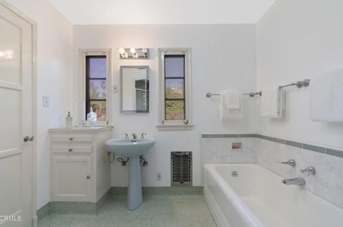 1637 Vly Vw Rd, Glendale CA  91202-1330 exterior