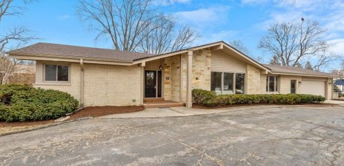 2320 Kenboern Dr, Milwaukee, WI 53209-1832