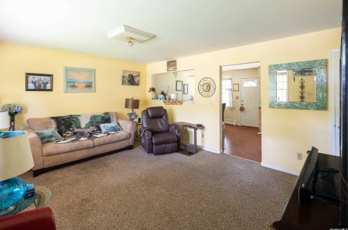 15 Holiday Blvd, Center Moriches, NY 11934-2807