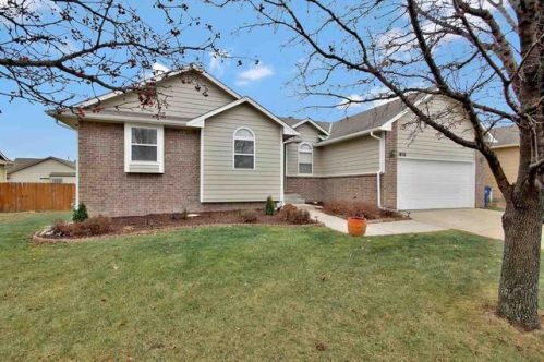 1830 Lakeside Dr, Andover KS  67002-8124 exterior