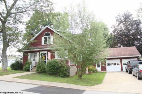 314 Center St, Lake Ridge, WV 26330-1558