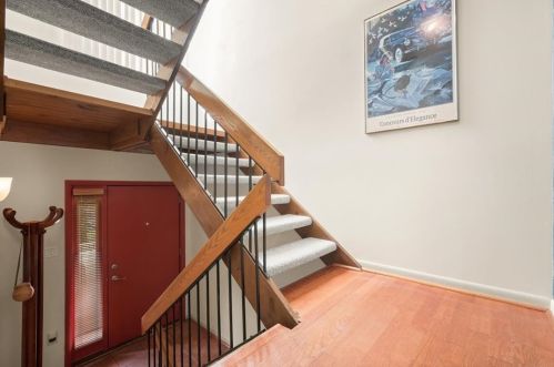 355 Hawthorne Ct, Pittsburgh, PA 15237-2617