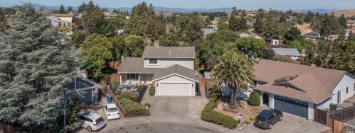 215 Eaton Ct, Benicia, CA 94510-1510