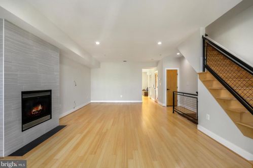 225 R St, Washington, DC 20002-2157