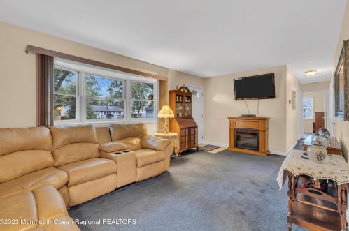 10 Trinity Pl, Jackson Twp NJ  08527-1822 exterior