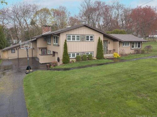 30 Judy Ln, Waterbury, CT 06716-1633
