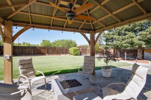 5890 Yuste Ln, Hollister CA  95023-9538 exterior