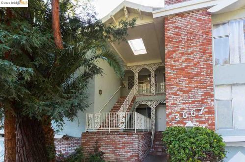3667 Dimond Ave, Oakland, CA 94602-2240