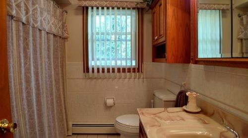 3 Gale Ct, North Providence RI  02904-1035 exterior