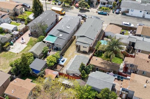 6218 Hilton St, Oakland CA  94605-1446 exterior