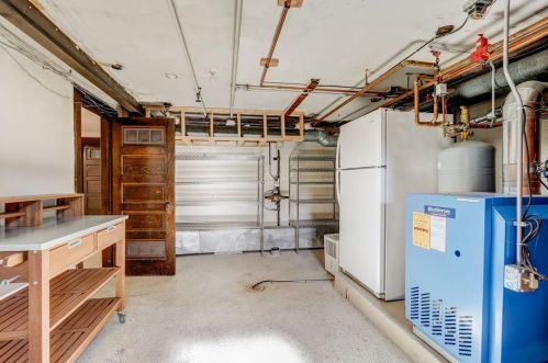 5347 Berkeley Blvd, Milwaukee WI 53217-5138 exterior