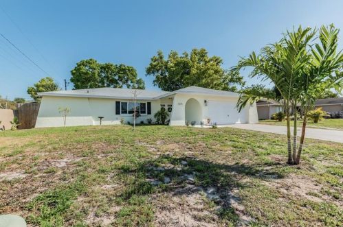 1319 Saddle Ct, Palm Harbor, FL 34683-6213