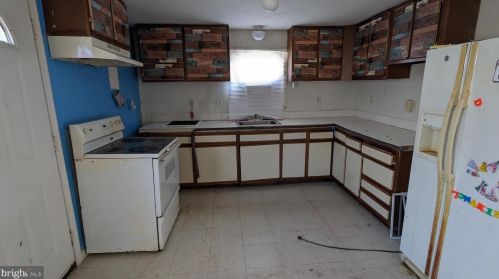 526 8th St, Laurel DE  19956-1316 exterior