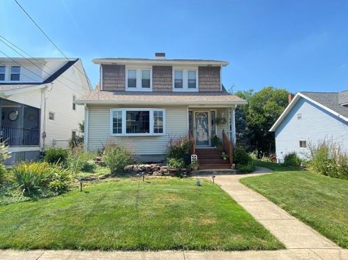 515 Pershing Dr, New Kensington, PA 15068-5928