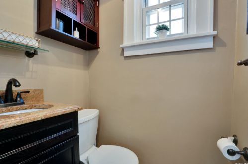74 Smith St, Muttontown, NY 11545-1206