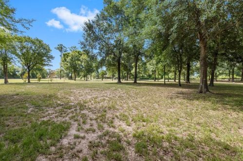 4 Redbird Ln, Huntsville, TX 77320-1993