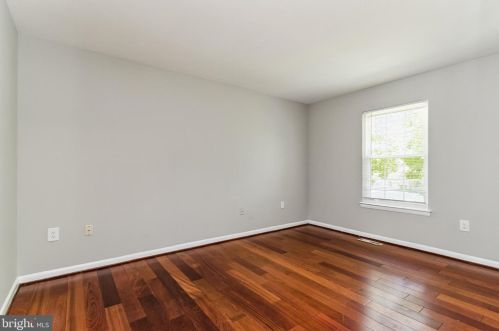 13207 Nassau Dr, Woodbridge VA  22193-4104 exterior