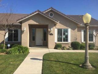 1334 Ohio St, Porterville, CA 93257-8894
