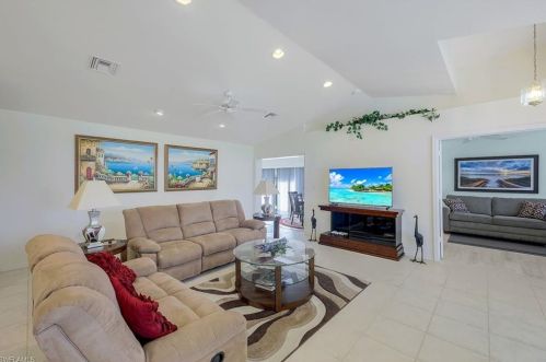 807 Charlemagne Blvd, Naples FL  34112-7130 exterior