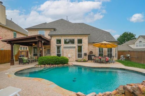 2612 Ruby Crest Ct, Lewisville TX  75022-7857 exterior