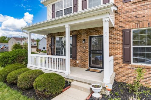 376 Enos Loomis St, Pataskala OH  43062-8160 exterior