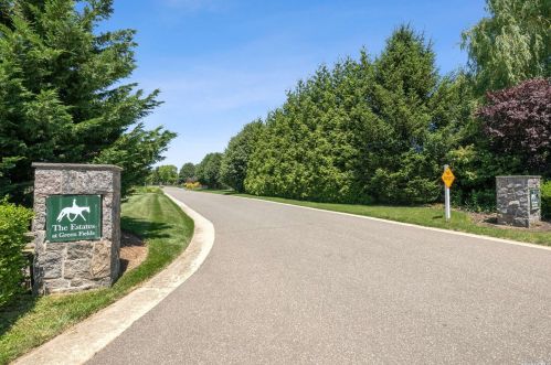 16 Evergreen Way, Muttontown, NY 11545-2542
